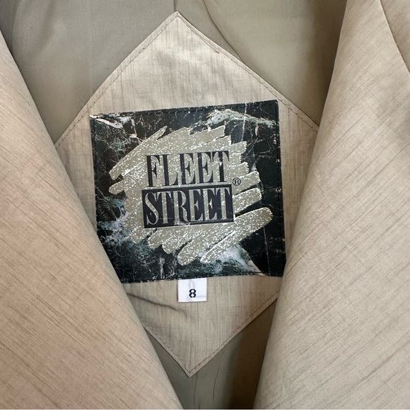 Vintage Fleet Street 80s Khaki Trench Coat with Unique button down detail - Picture 2 of 6